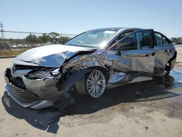 4T1B11HKXJU061749 2018 TOYOTA CAMRY - Image 1
