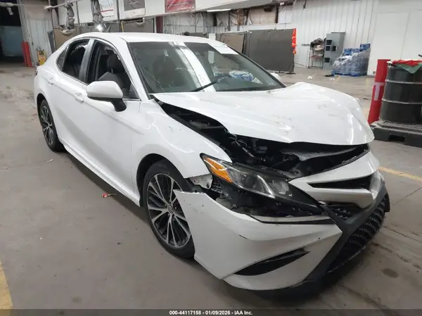 4T1B11HKXJU061976 2018 TOYOTA CAMRY - Image 1