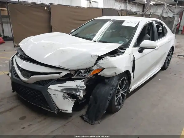 4T1B11HKXJU061976 2018 TOYOTA CAMRY - Image 2