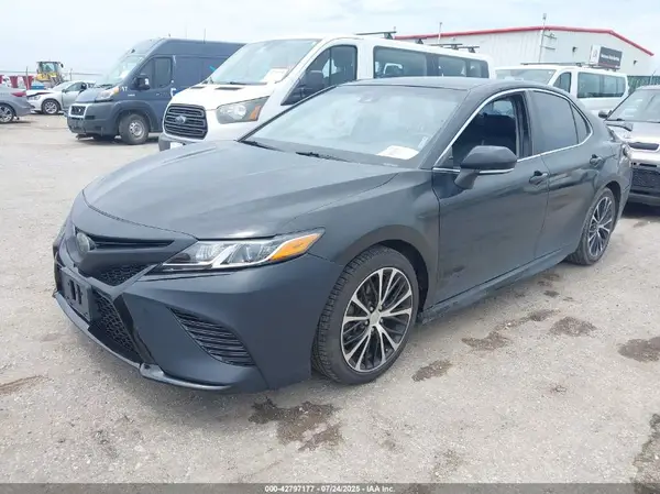 4T1B11HKXJU064814 2018 TOYOTA CAMRY - Image 2