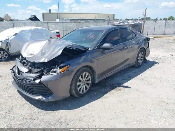 4T1B11HKXJU065428 2018 TOYOTA CAMRY - Image 2