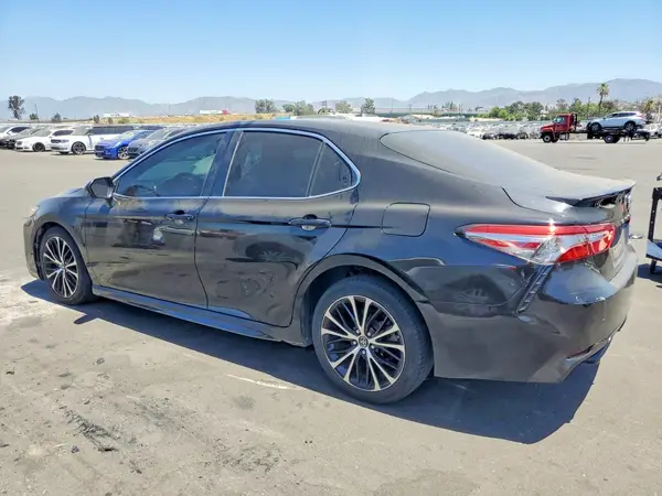 4T1B11HKXJU065476 2018 TOYOTA CAMRY - Image 2