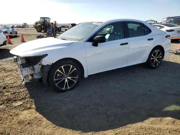4T1B11HKXJU066174 2018 TOYOTA CAMRY - Image 1