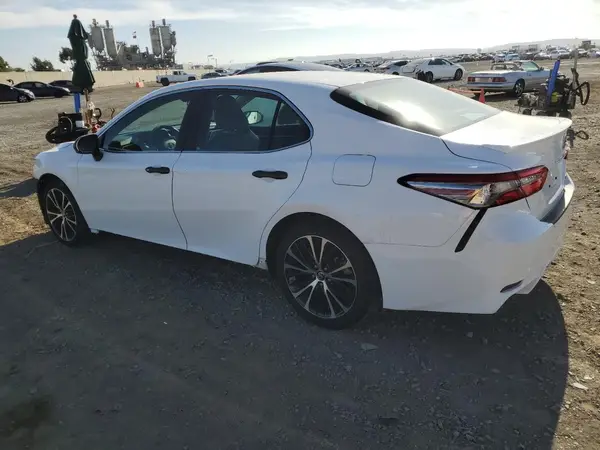 4T1B11HKXJU066174 2018 TOYOTA CAMRY - Image 2