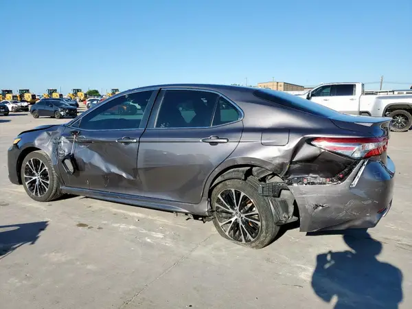 4T1B11HKXJU069317 2018 TOYOTA CAMRY - Image 2