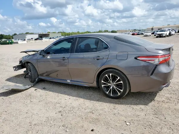 4T1B11HKXJU069334 2018 TOYOTA CAMRY - Image 2