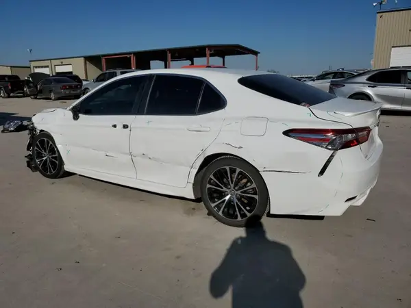 4T1B11HKXJU069365 2018 TOYOTA CAMRY - Image 2
