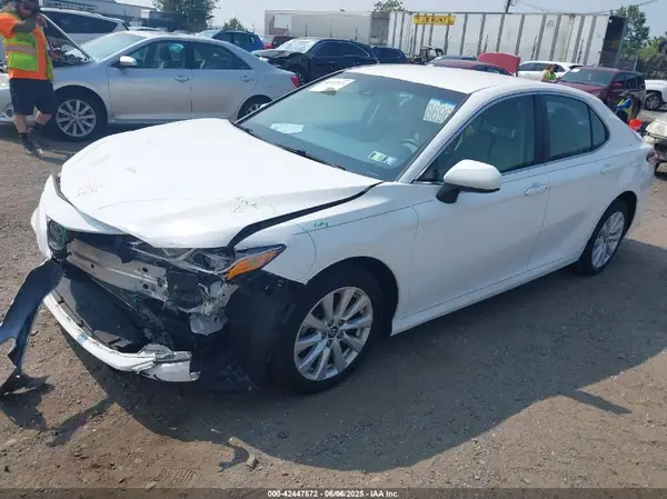4T1B11HKXJU069544 2018 TOYOTA CAMRY - Image 2
