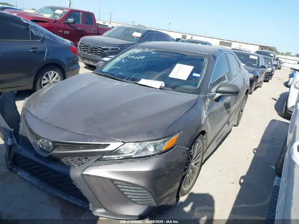 4T1B11HKXJU070614 2018 TOYOTA CAMRY - Image 2