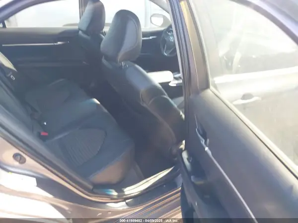 4T1B11HKXJU070614 2018 TOYOTA CAMRY - Image 8