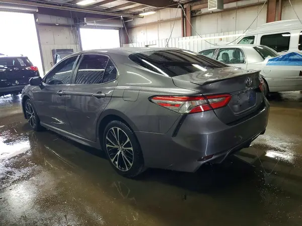 4T1B11HKXJU070919 2018 TOYOTA CAMRY - Image 2
