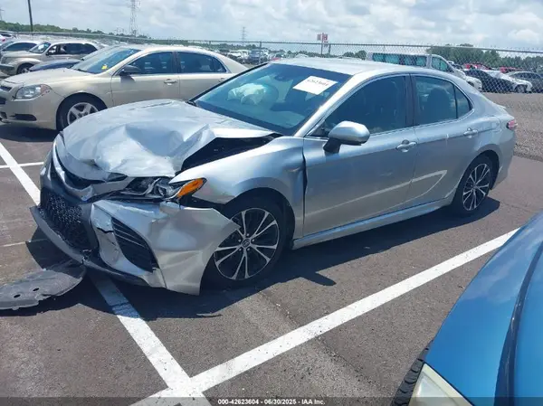 4T1B11HKXJU072492 2018 TOYOTA CAMRY - Image 2