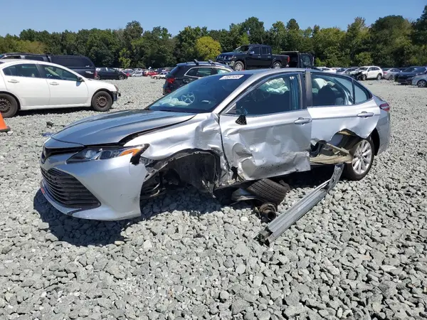 4T1B11HKXJU072900 2018 TOYOTA CAMRY - Image 1