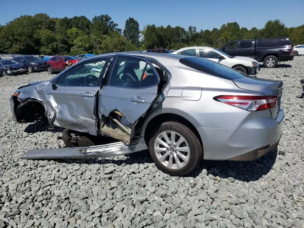 4T1B11HKXJU072900 2018 TOYOTA CAMRY - Image 2