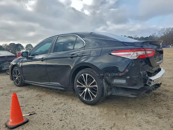 4T1B11HKXJU073044 2018 TOYOTA CAMRY - Image 2