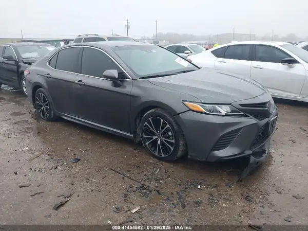 4T1B11HKXJU074114 2018 TOYOTA CAMRY - Image 1