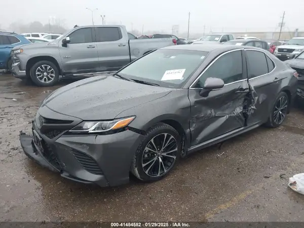 4T1B11HKXJU074114 2018 TOYOTA CAMRY - Image 2