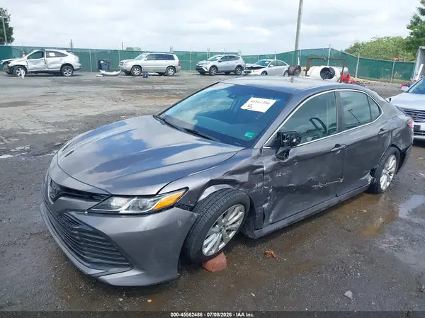 4T1B11HKXJU074372 2018 TOYOTA CAMRY - Image 2