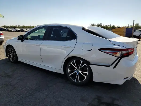 4T1B11HKXJU074890 2018 TOYOTA CAMRY - Image 2