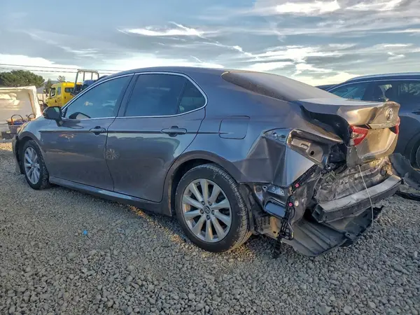 4T1B11HKXJU075019 2018 TOYOTA CAMRY - Image 2