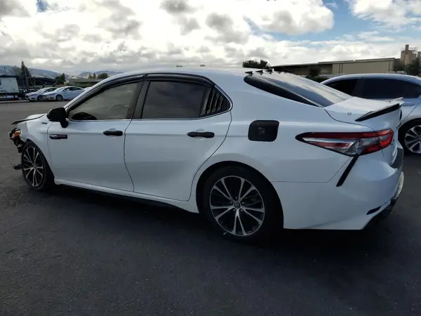4T1B11HKXJU075330 2018 TOYOTA CAMRY - Image 2