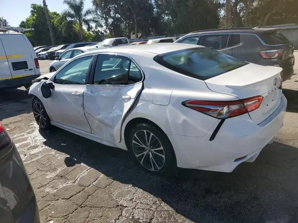 4T1B11HKXJU075988 2018 TOYOTA CAMRY - Image 2
