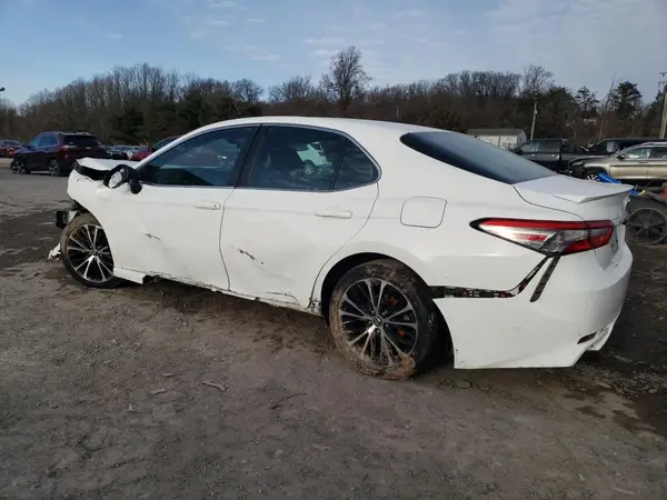 4T1B11HKXJU076932 2018 TOYOTA CAMRY - Image 2