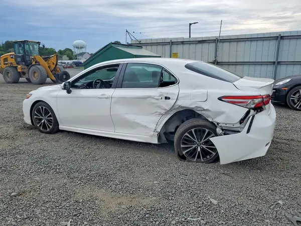 4T1B11HKXJU077160 2018 TOYOTA CAMRY - Image 2