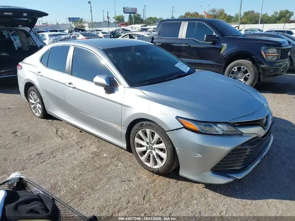 4T1B11HKXJU079510 2018 TOYOTA CAMRY - Image 1