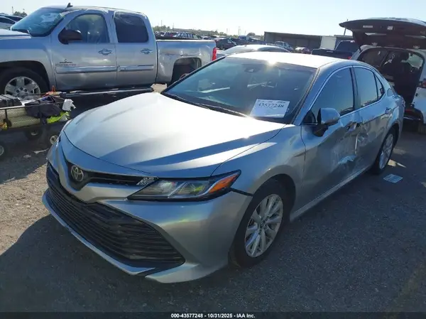 4T1B11HKXJU079510 2018 TOYOTA CAMRY - Image 2