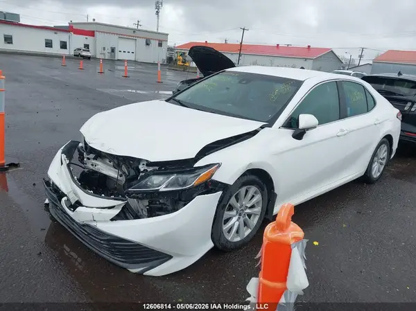 4T1B11HKXJU080222 2018 TOYOTA CAMRY - Image 2
