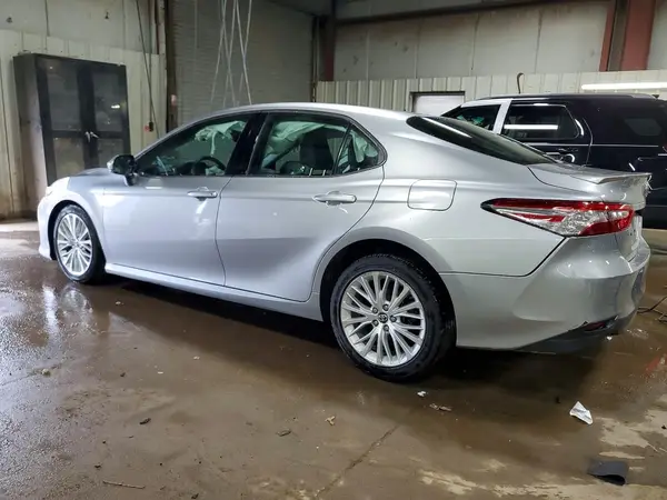 4T1B11HKXJU080673 2018 TOYOTA CAMRY - Image 2