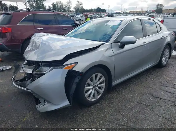 4T1B11HKXJU081385 2018 TOYOTA CAMRY - Image 2