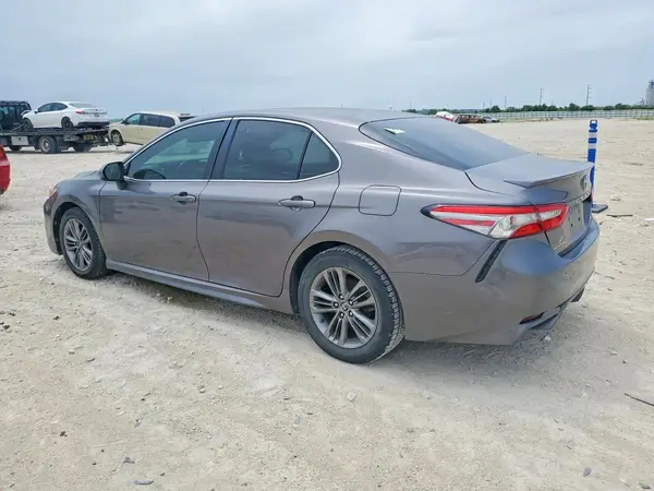 4T1B11HKXJU083069 2018 TOYOTA CAMRY - Image 2
