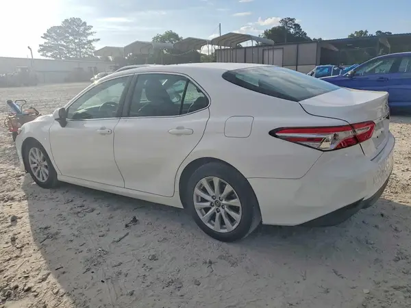 4T1B11HKXJU083671 2018 TOYOTA CAMRY - Image 2