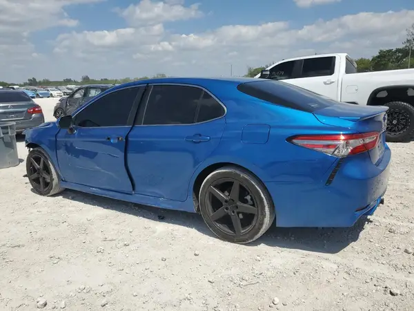 4T1B11HKXJU084464 2018 TOYOTA CAMRY - Image 2