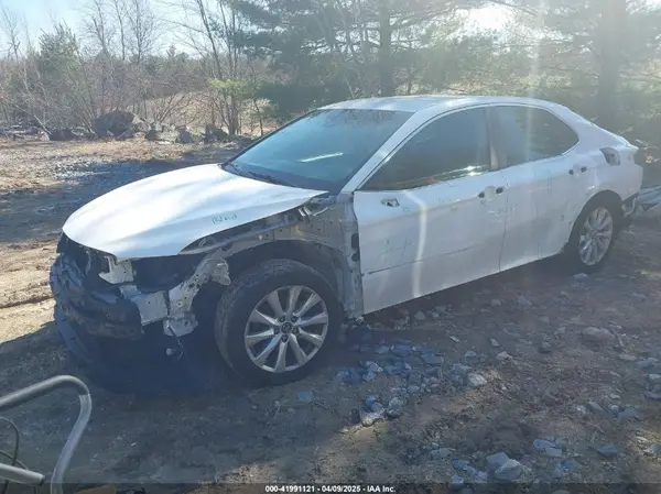 4T1B11HKXJU084559 2018 TOYOTA CAMRY - Image 2