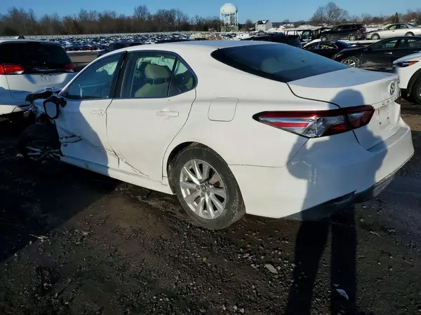 4T1B11HKXJU084934 2018 TOYOTA CAMRY - Image 2