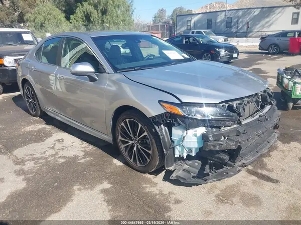 4T1B11HKXJU085453 2018 TOYOTA CAMRY - Image 1