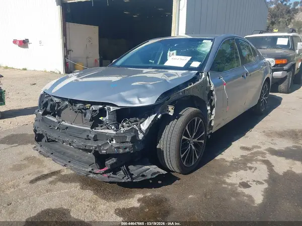 4T1B11HKXJU085453 2018 TOYOTA CAMRY - Image 2