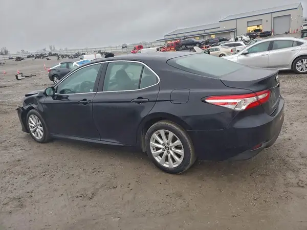 4T1B11HKXJU085484 2018 TOYOTA CAMRY - Image 2