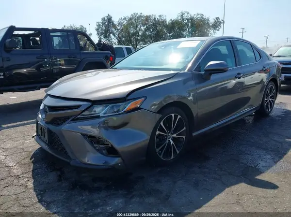 4T1B11HKXJU086859 2018 TOYOTA CAMRY - Image 2