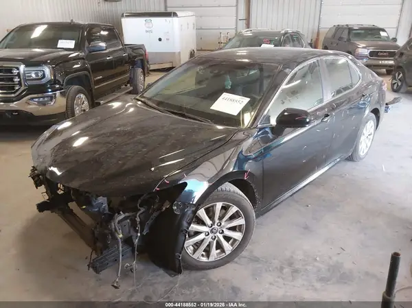 4T1B11HKXJU088319 2018 TOYOTA CAMRY - Image 2