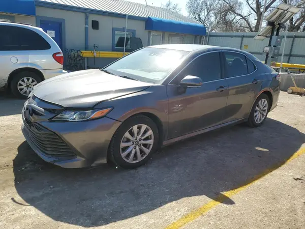 4T1B11HKXJU088675 2018 TOYOTA CAMRY - Image 1