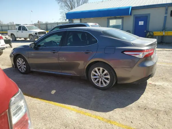4T1B11HKXJU088675 2018 TOYOTA CAMRY - Image 2