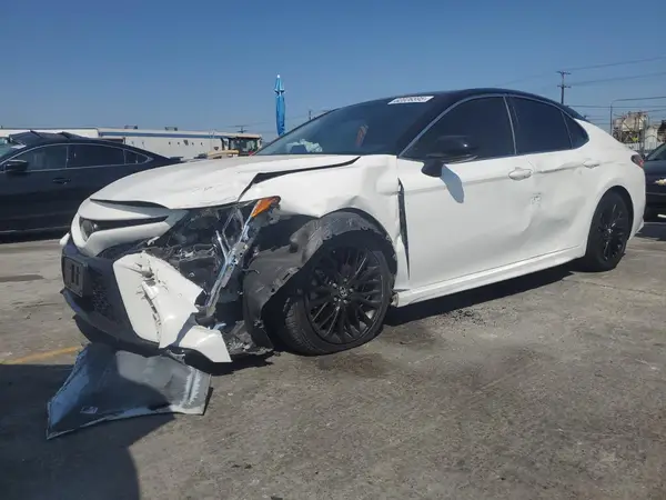 4T1B11HKXJU092337 2018 TOYOTA CAMRY - Image 1