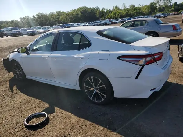 4T1B11HKXJU093102 2018 TOYOTA CAMRY - Image 2