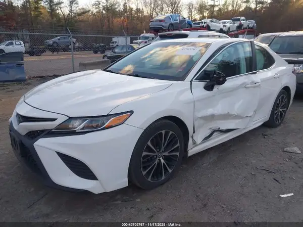4T1B11HKXJU093889 2018 TOYOTA CAMRY - Image 2