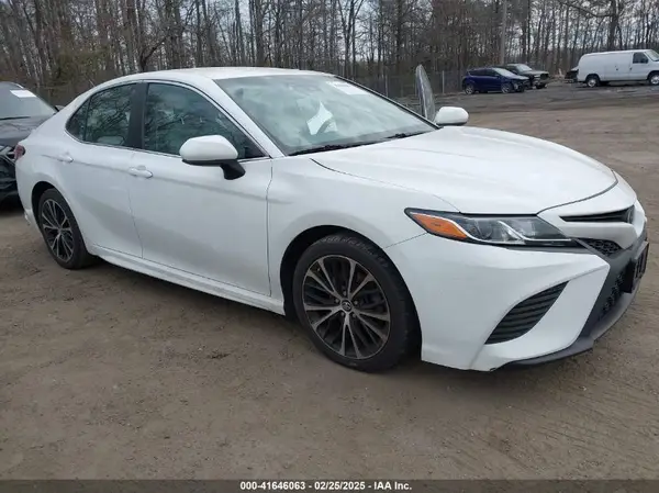 4T1B11HKXJU095142 2018 TOYOTA CAMRY - Image 1