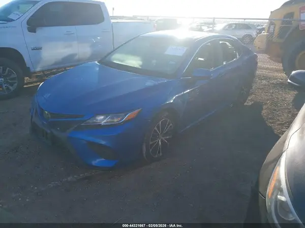 4T1B11HKXJU096114 2018 TOYOTA CAMRY - Image 2